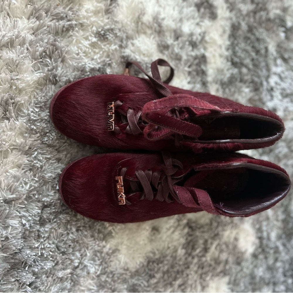 Reebok Women's Sneakers in Burgundy